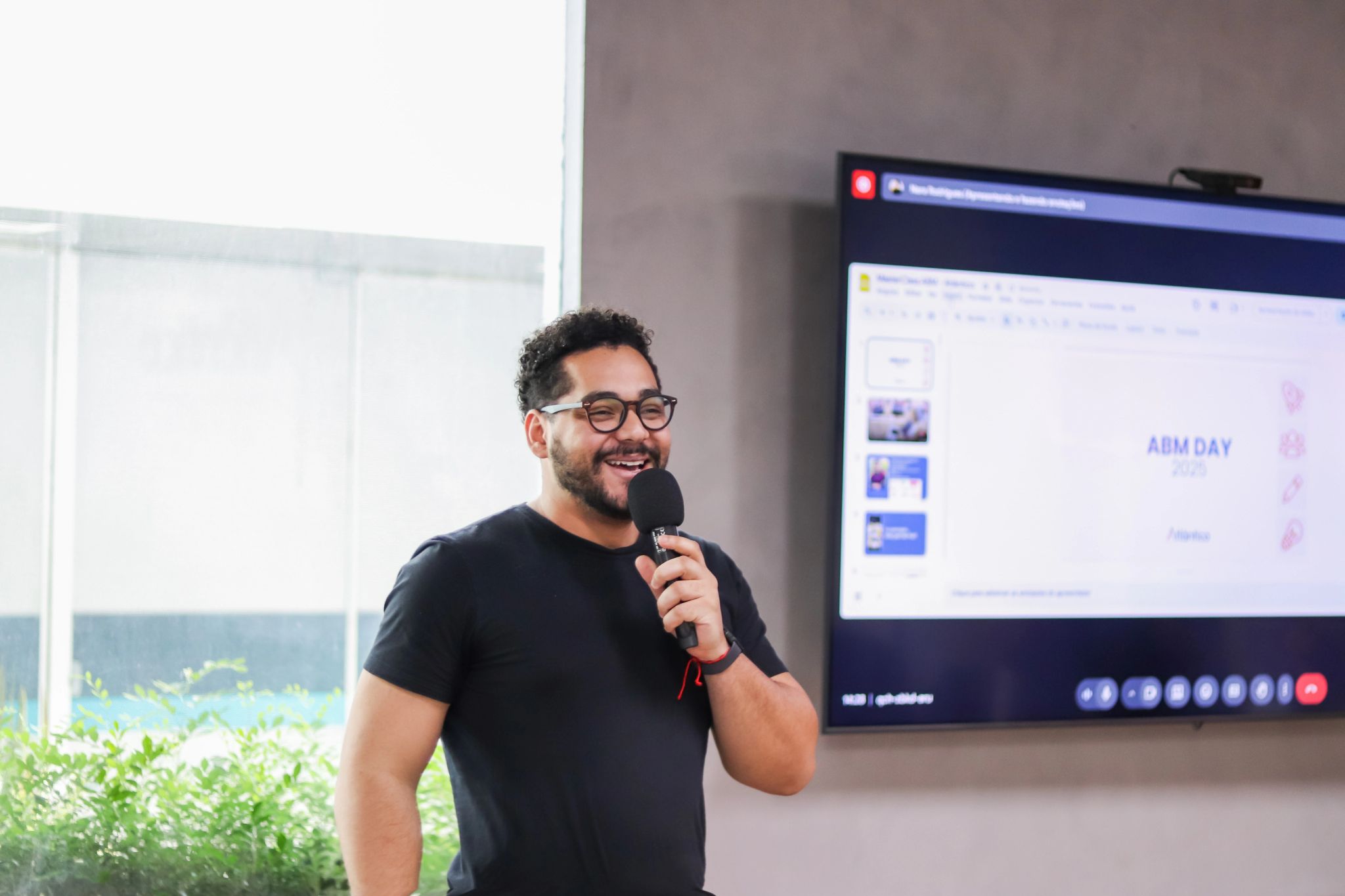 Lucas Sousa falando no ABM Day 2025