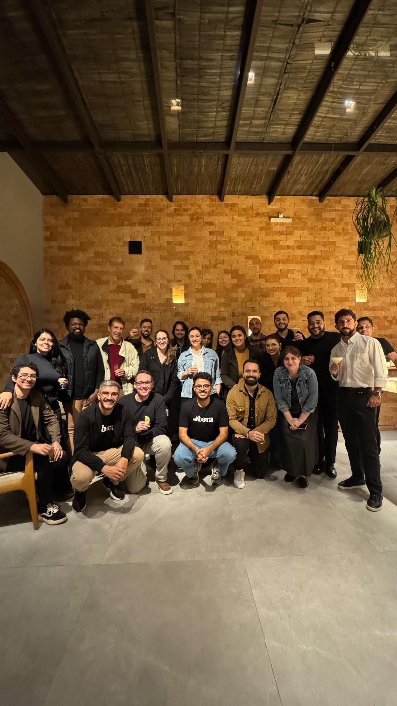 Membros da comunidade ABM Experts reunidos em um encontro presencial
